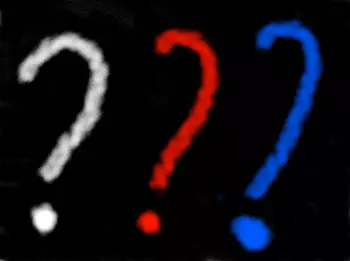 Ein weißes, ein rotes und ein blaues Fragezeichen