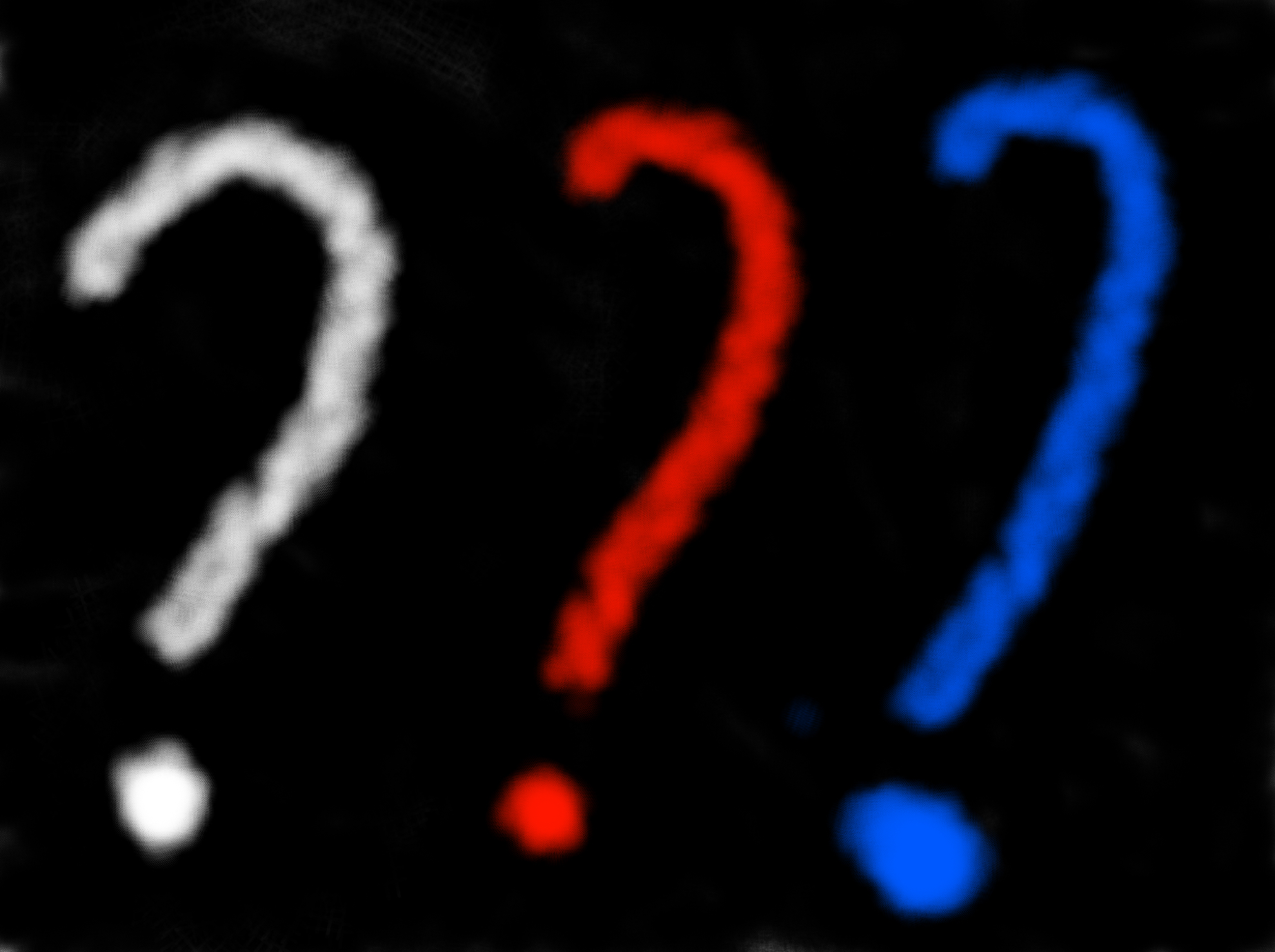 Ein weißes, ein rotes und ein blaues Fragezeichen